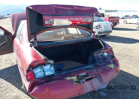 1994 Toyota Camry Le z USA, uszkodzony, nr VIN 4T1SK12E2RU401259